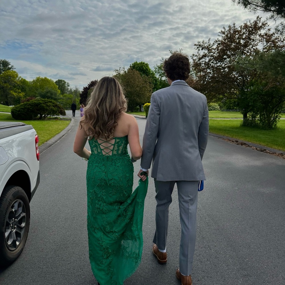 Elegant Green Lace Gown - Picture 3 of 3